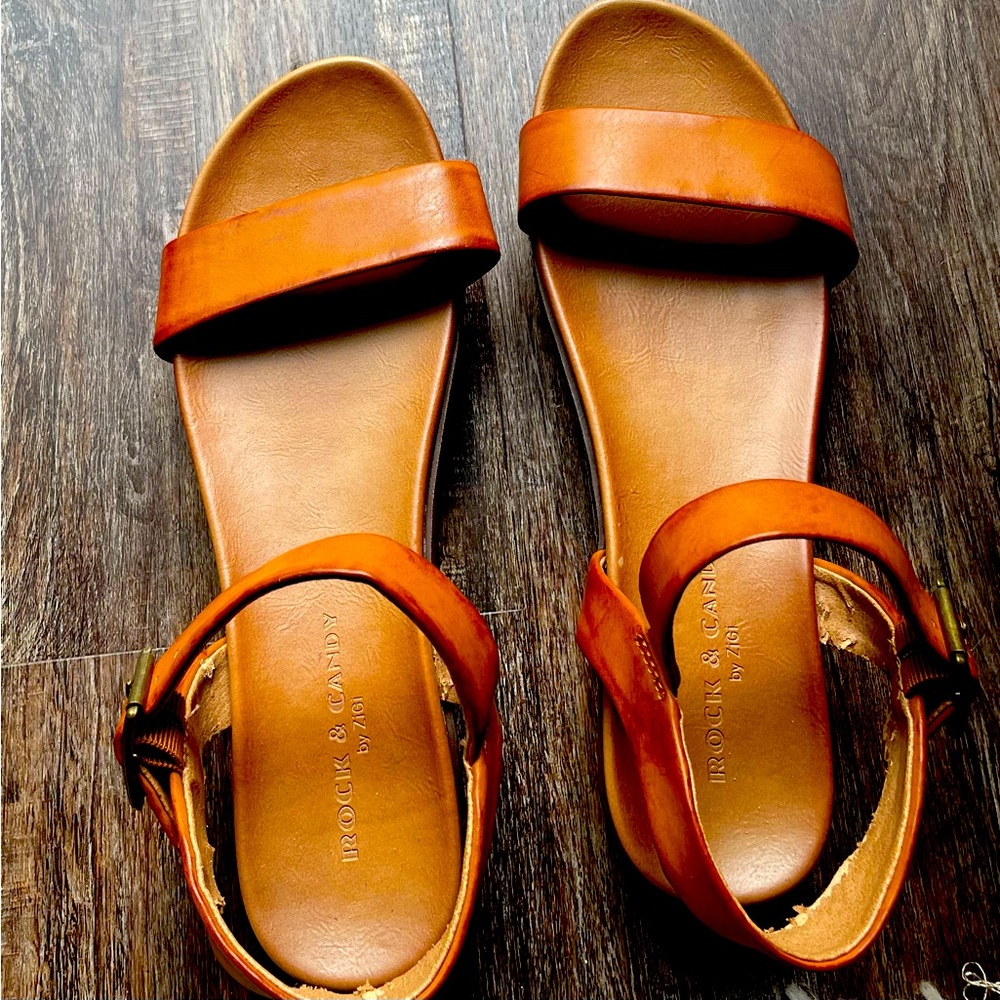 Rock & Candy by Zigi| Shoes | Tan Strappy Short Wedges size 8 small peeling heel